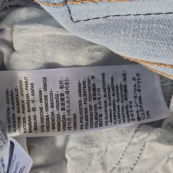 Leviās 724 High-Rise Straight Crop Jeans Light Wash Distressed Size 27 - Picture 16 of 17